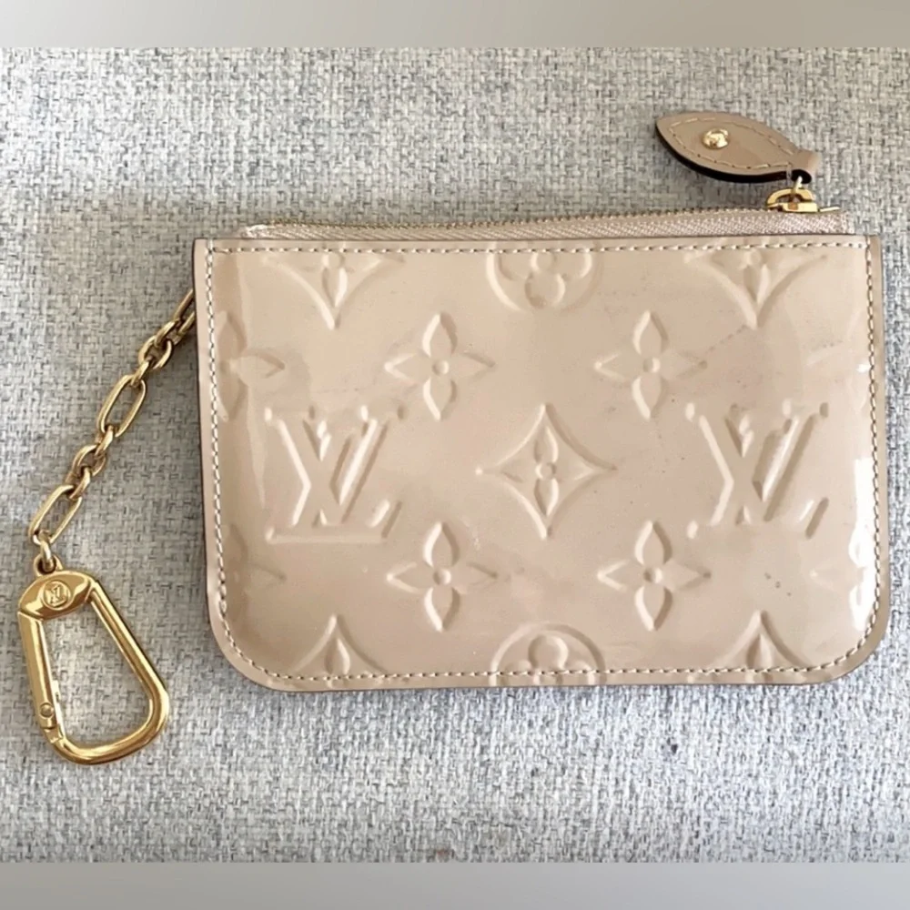 Authentic Beige Louis Vuitton Key Pouch - Picture 1 of 4